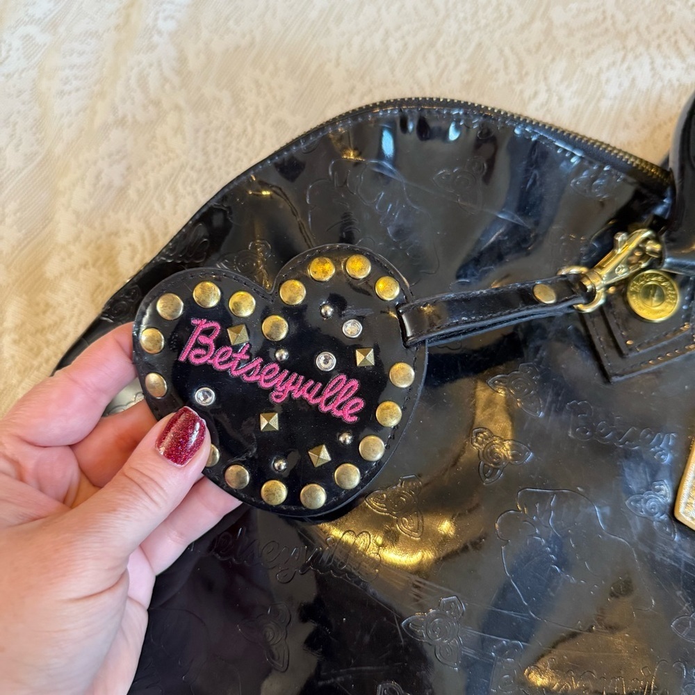 Betseyville Betsey Johnson patent vegan leather embossed travel bag - Picture 2 of 12